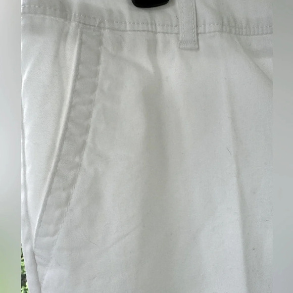 NWT Liz Claiborne Shorts Liz Claiborne White Classic Chino Bermuda Shorts 12. - Picture 10 of 12